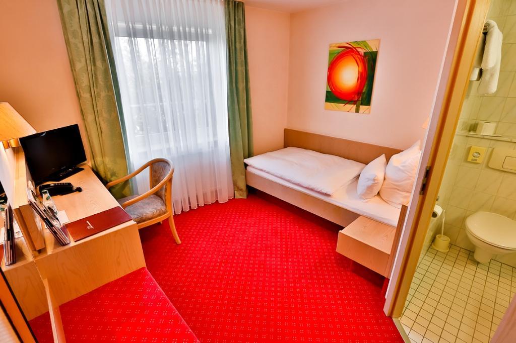 Mayers Waldhorn - Zwischen Reutlingen Und Tuebingen Kusterdingen Room photo