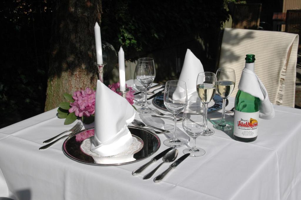 Mayers Waldhorn - Zwischen Reutlingen Und Tuebingen Kusterdingen Exterior photo